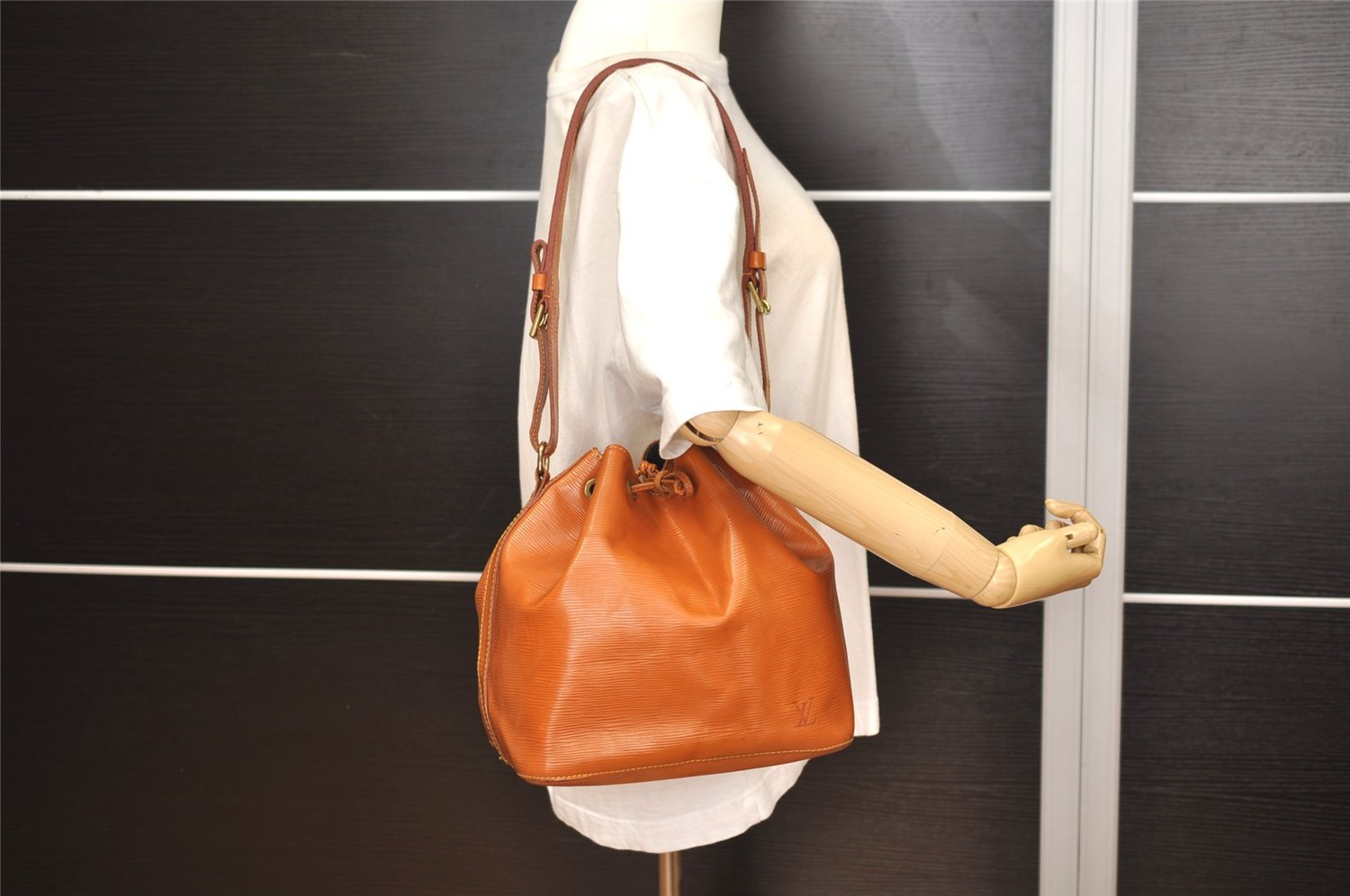 Authentic Louis Vuitton Epi Petit Noe Shoulder Drawstring Bag M44108 Brown 5843J