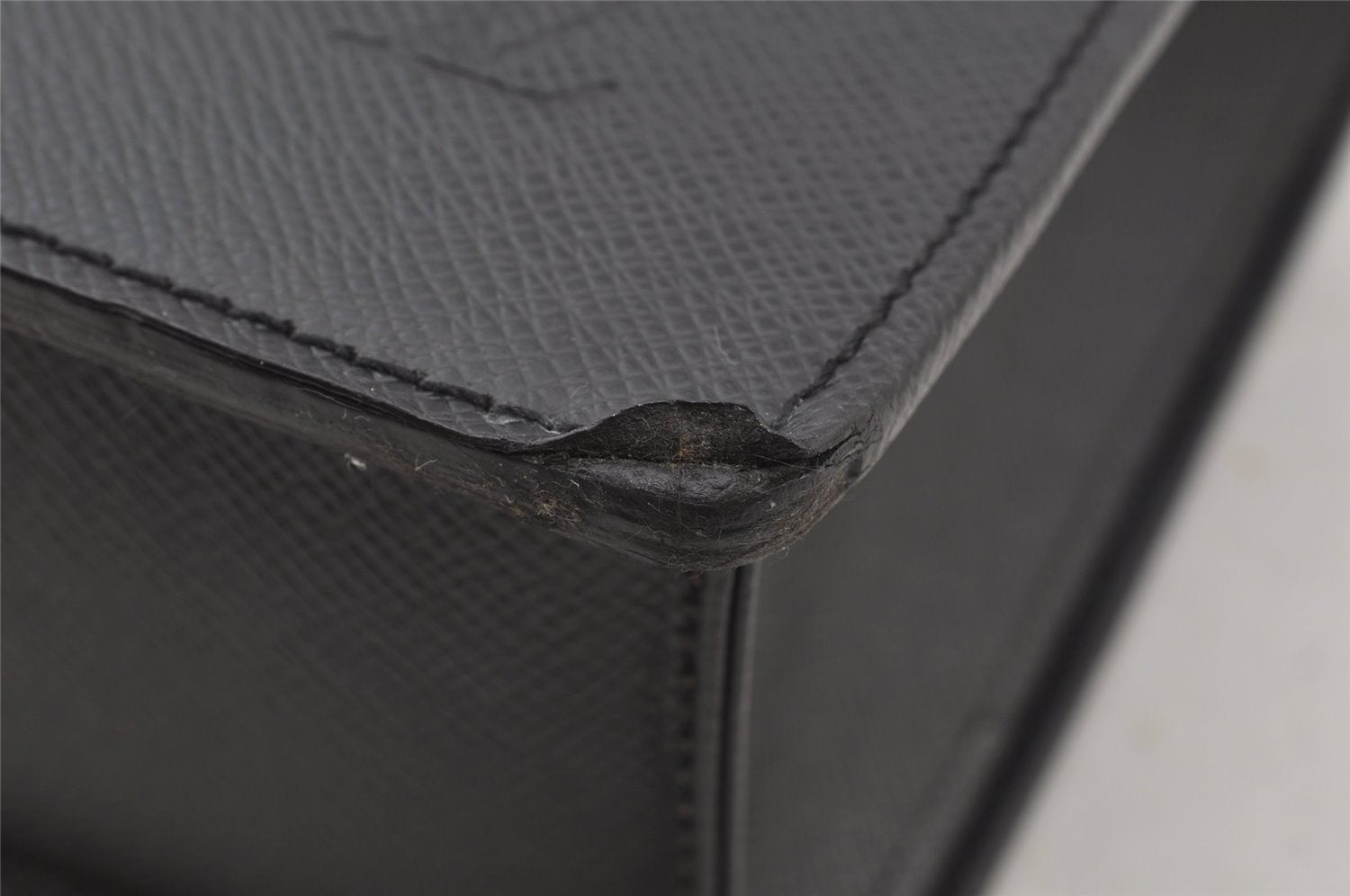 Auth Louis Vuitton Taiga Porte Documents Lozan 2Way Briefcase M30052 Black 5848J