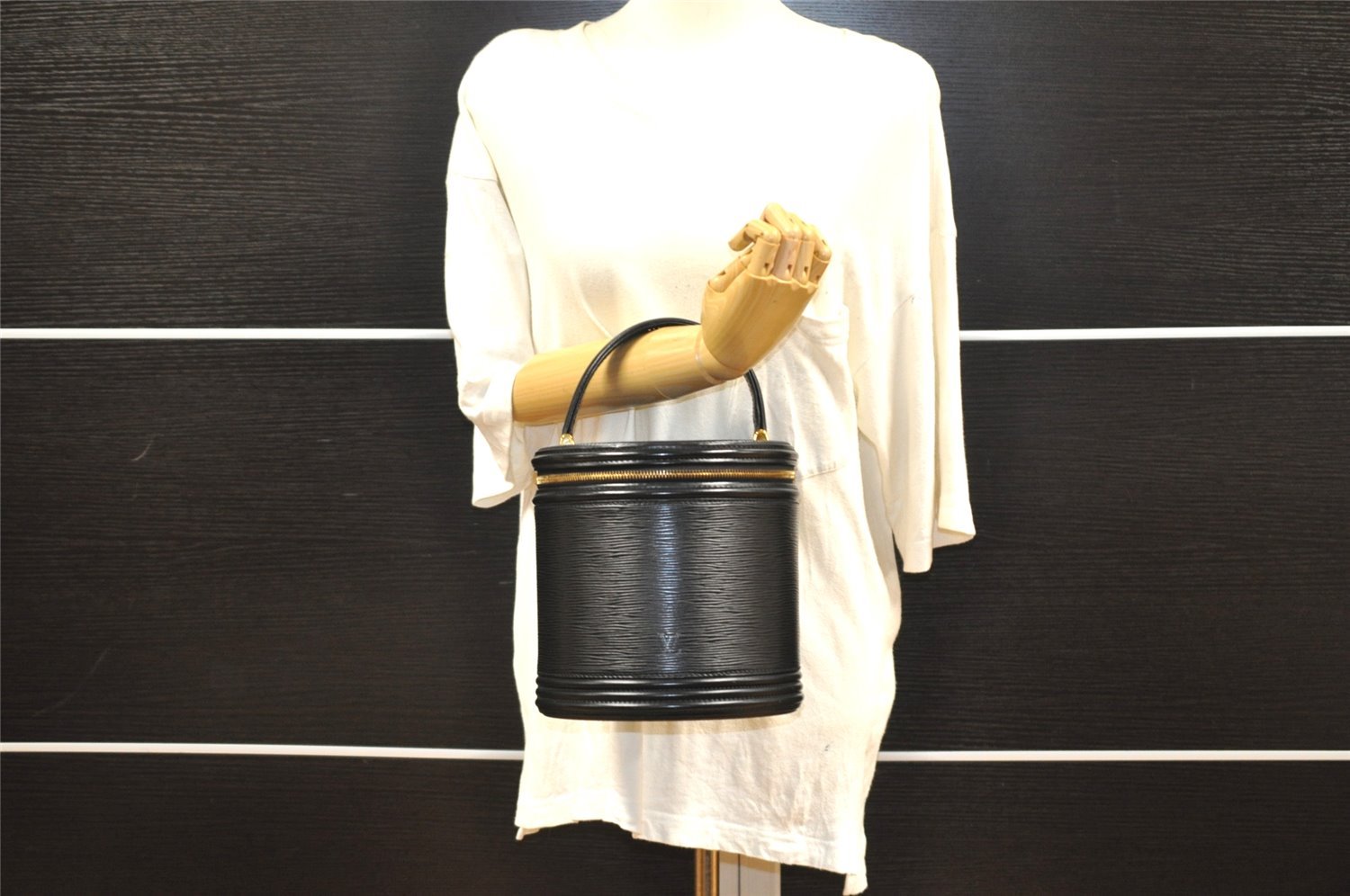 Authentic Louis Vuitton Epi Cannes Cosmetic Hand Bag Purse Black M48032 LV 5851I