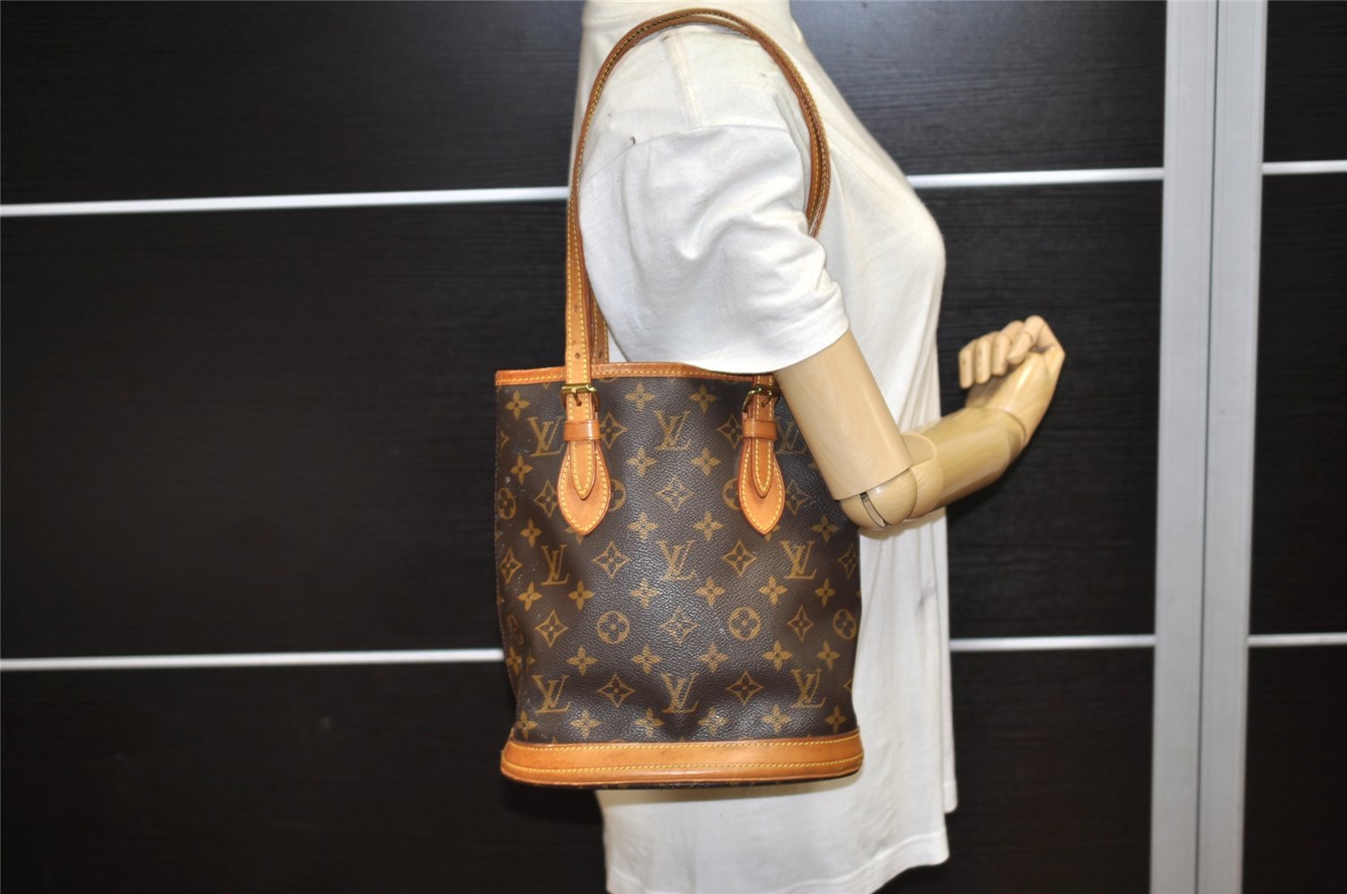 Authentic Louis Vuitton Monogram Bucket PM Shoulder Tote Bag M42238 Junk 5871K