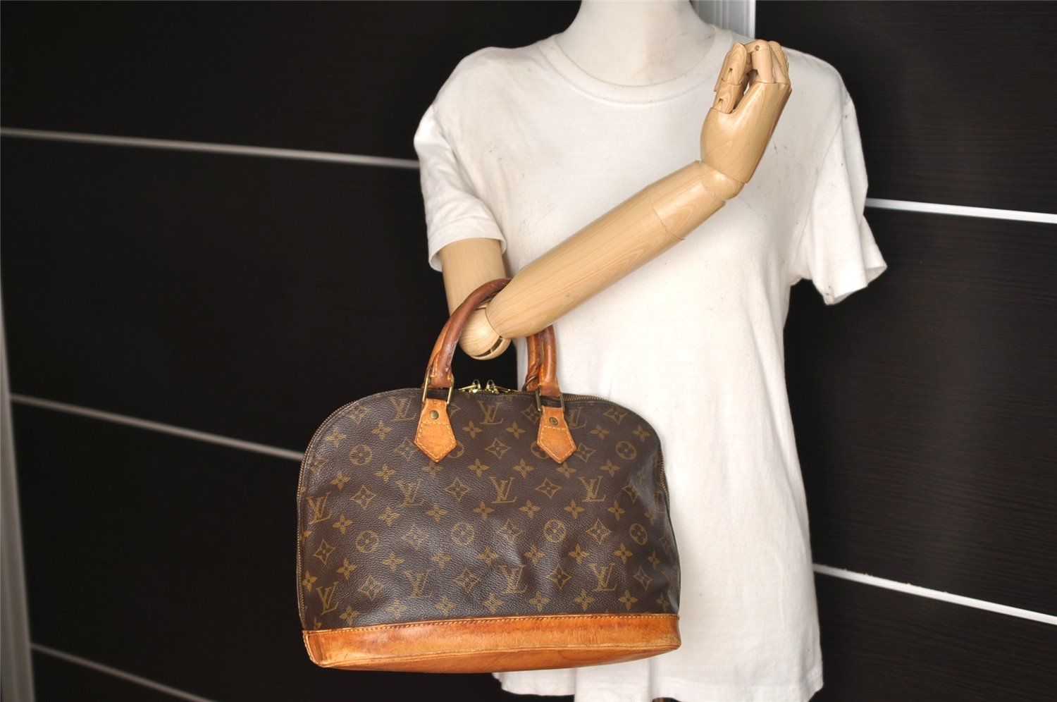 Authentic Louis Vuitton Monogram Alma Hand Bag Purse M51130 LV 5892I