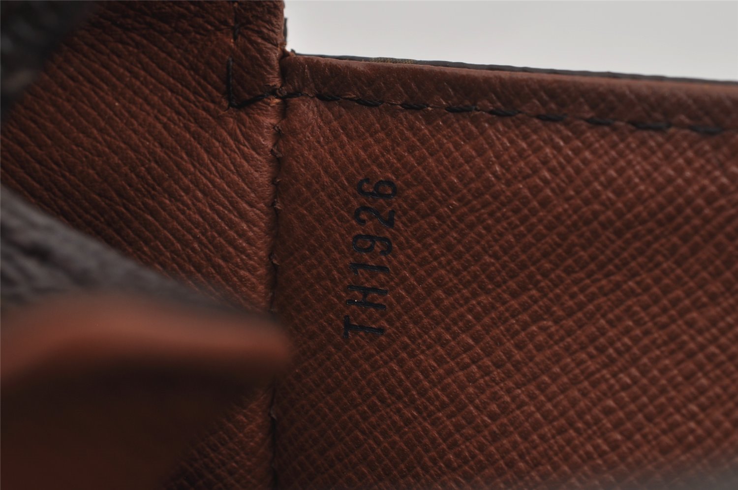 Authentic Louis Vuitton Monogram Saint Cloud GM M51242 Shoulder Cross Bag 5901J