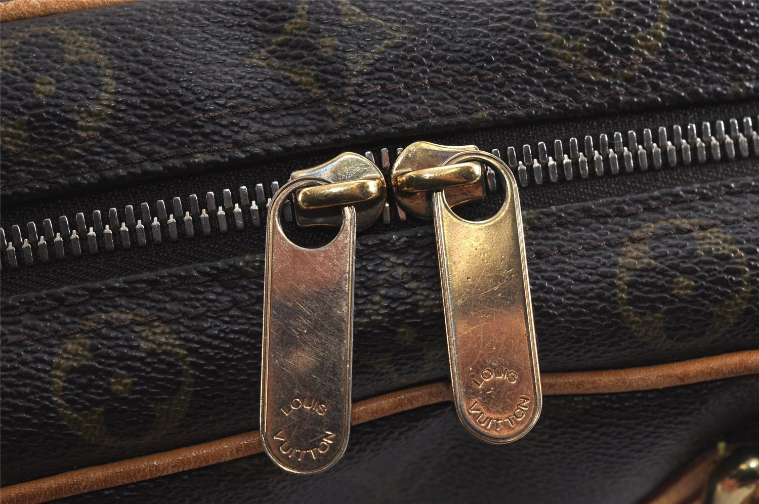 Authentic Louis Vuitton Monogram Manhattan PM Hand Bag Purse M40026 LV 5905J