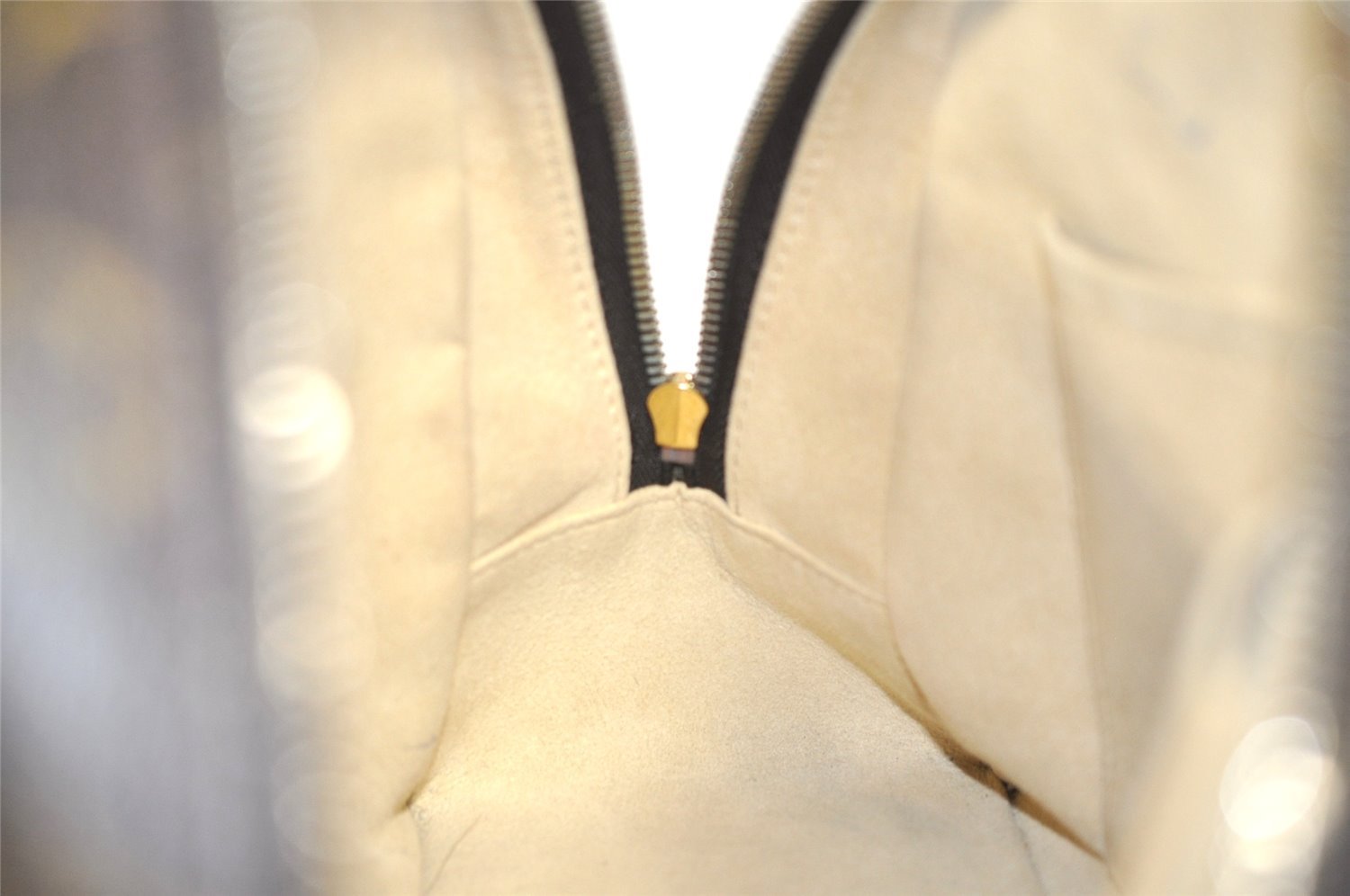 Authentic Louis Vuitton Monogram Manhattan PM Hand Bag Purse M40026 LV 5905J