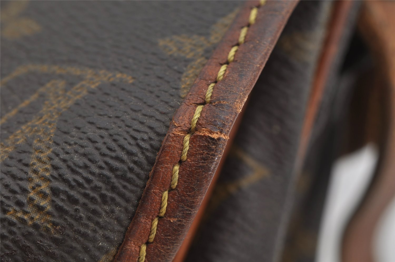 Authentic Louis Vuitton Monogram Saumur 30 Shoulder Cross Bag M42256 LV 5916J