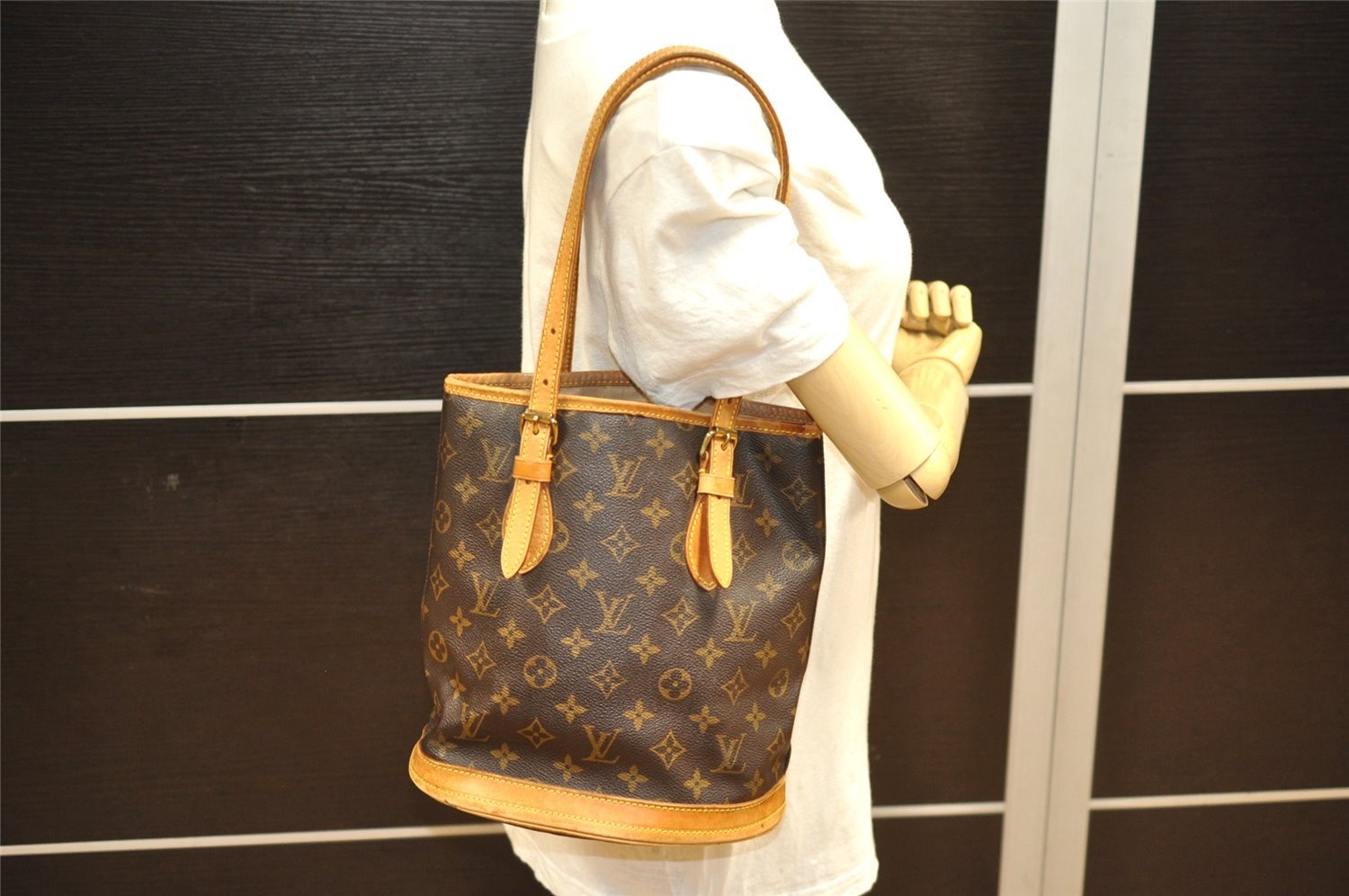 Authentic Louis Vuitton Monogram Bucket PM Shoulder Tote Bag M42238 Junk 5921J