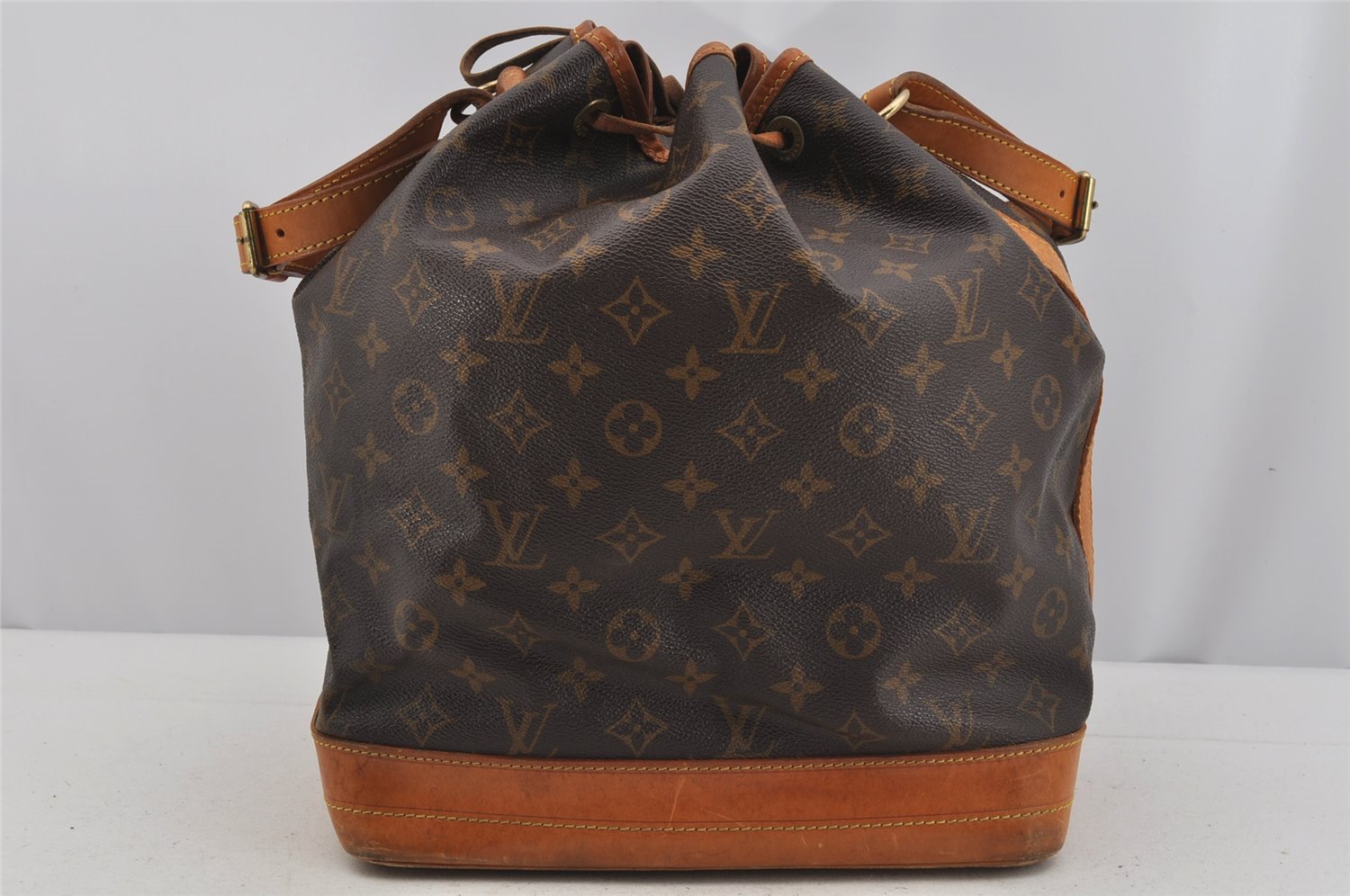 Authentic Louis Vuitton Monogram Noe Shoulder Drawstring Bag M42224 LV 5931J