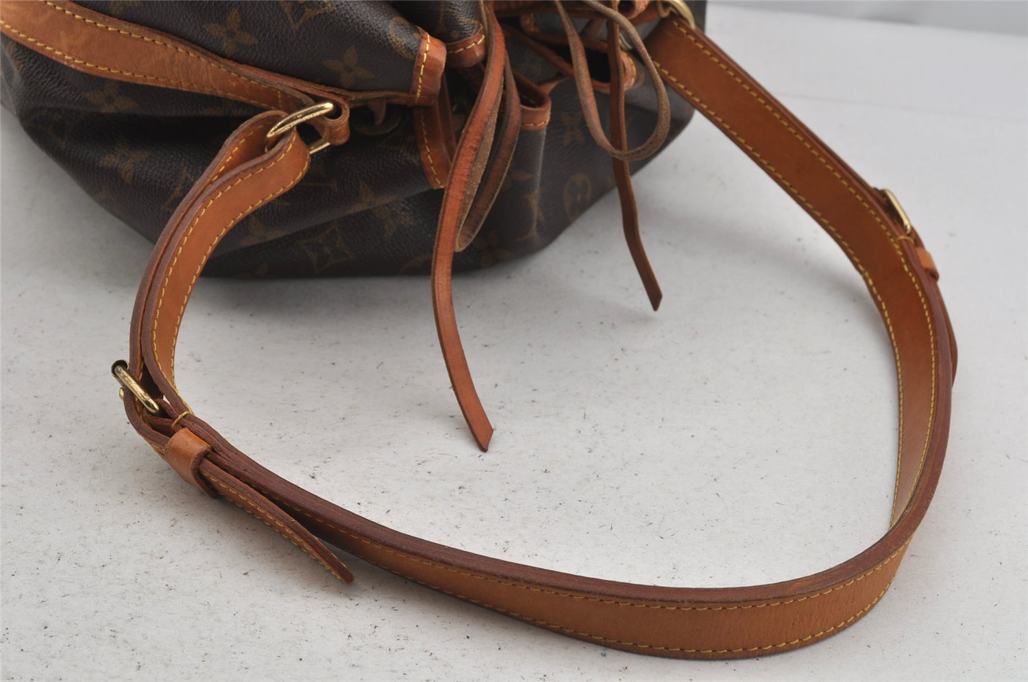 Authentic Louis Vuitton Monogram Noe Shoulder Drawstring Bag M42224 LV 5931J