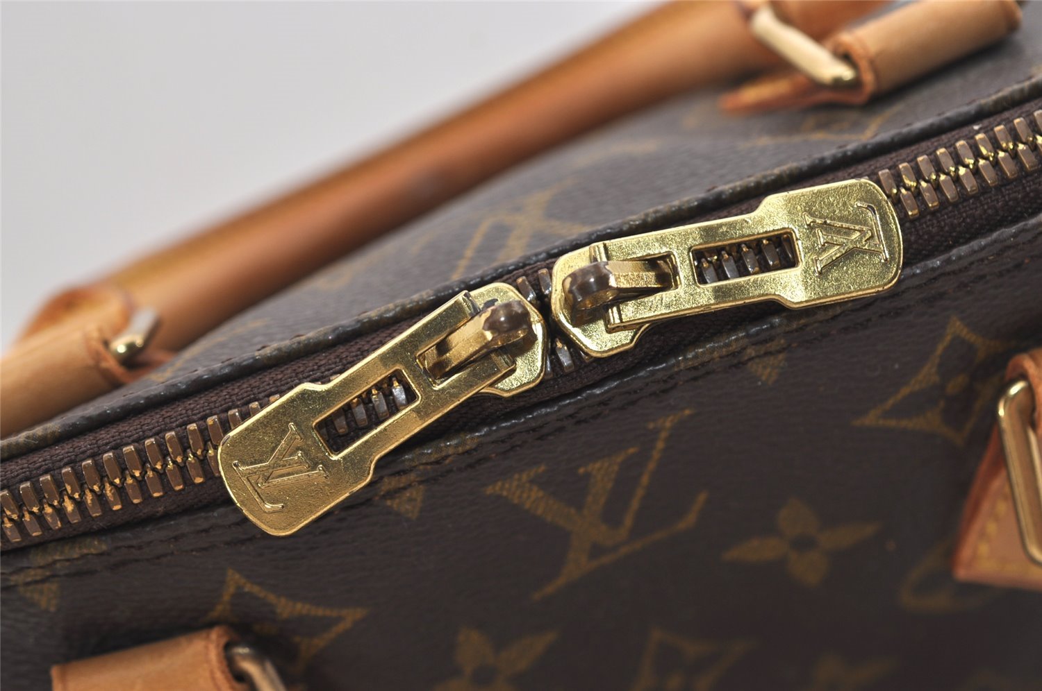 Authentic Louis Vuitton Monogram Alma Hand Bag Purse M51130 LV 5933J