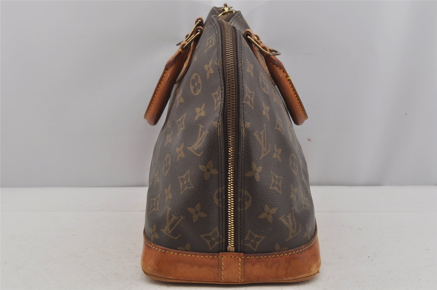 Authentic Louis Vuitton Monogram Alma Hand Bag Purse M51130 LV 5935J