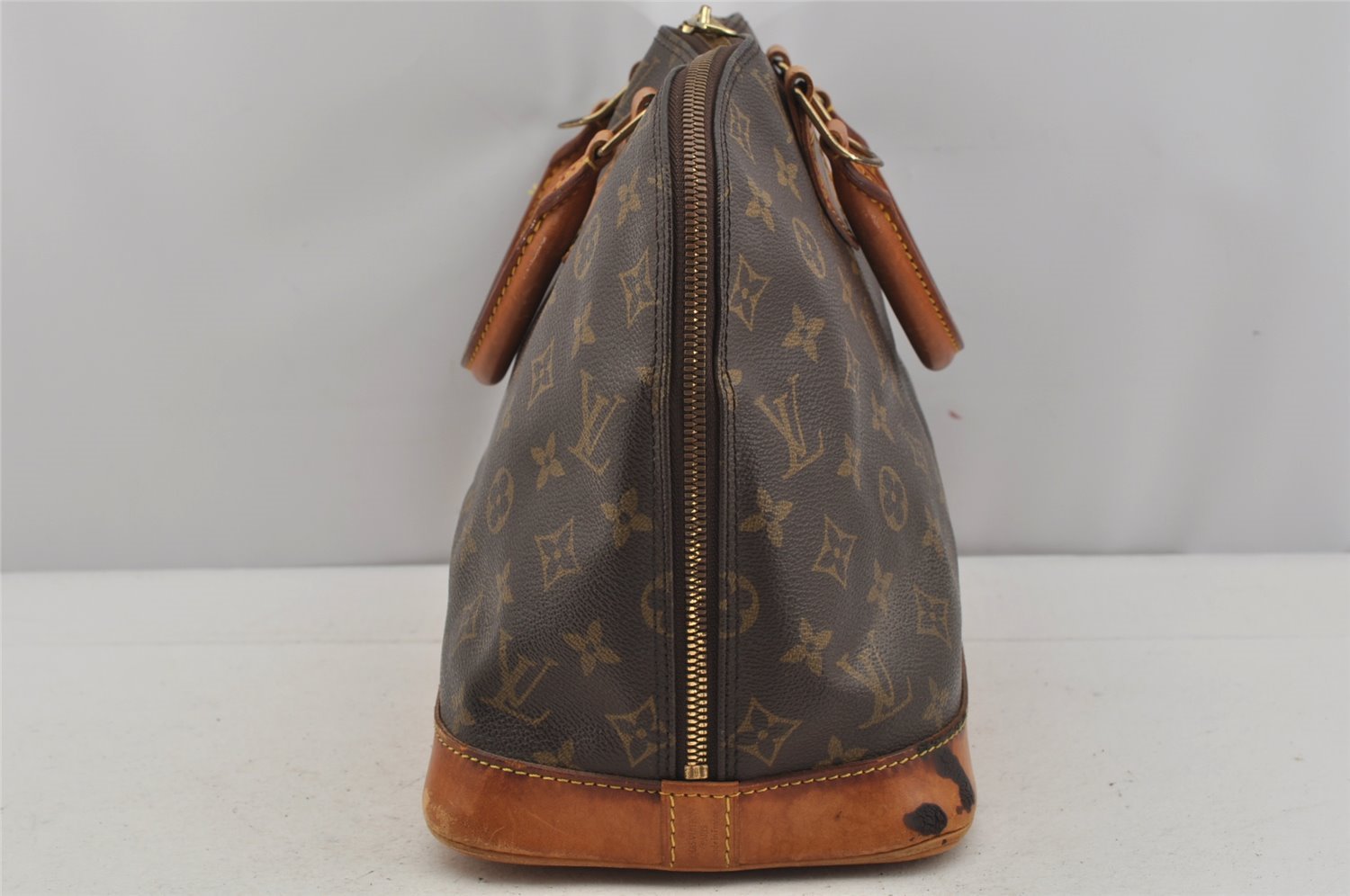 Authentic Louis Vuitton Monogram Alma Hand Bag Purse M51130 LV 5935J