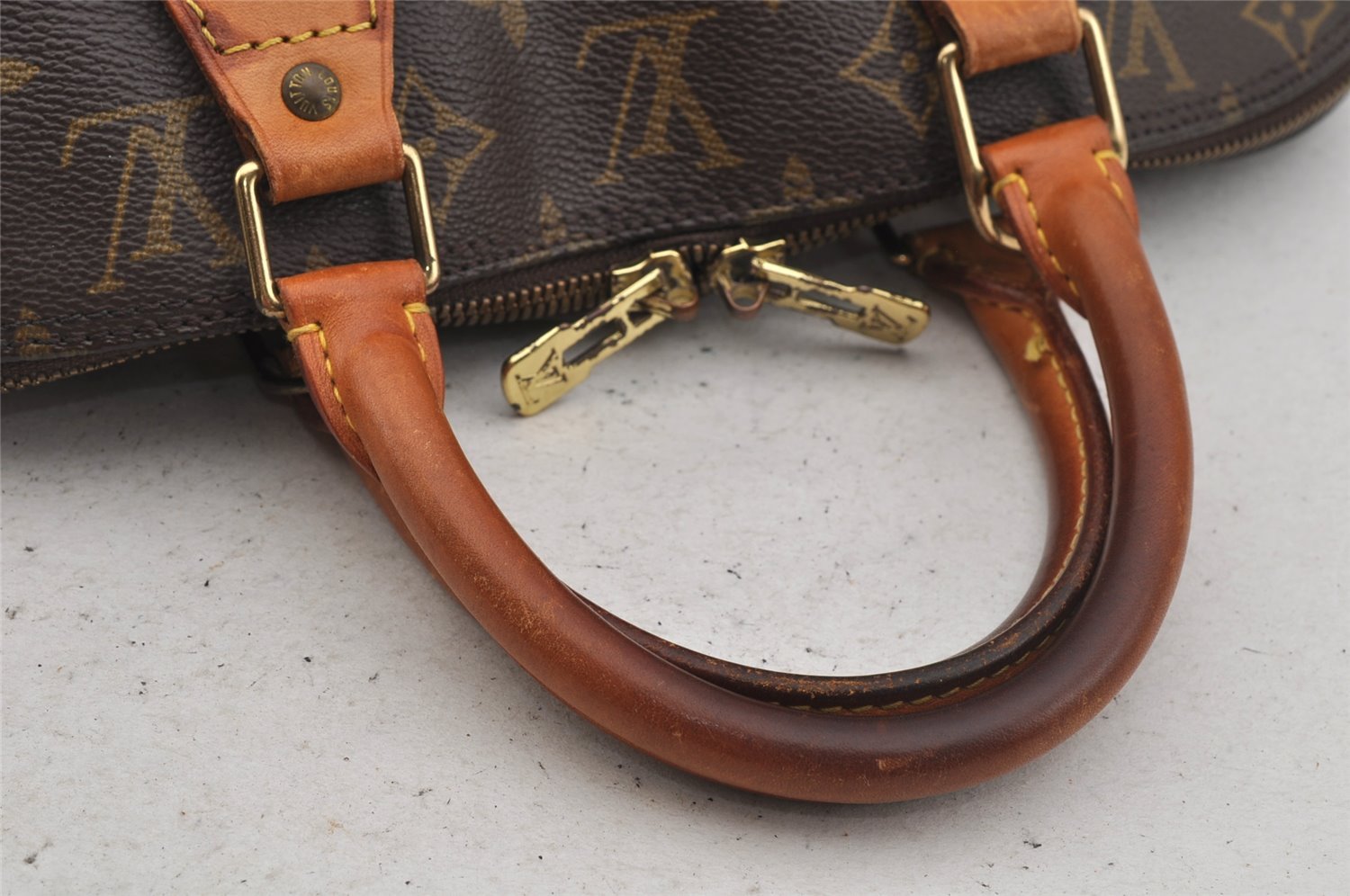 Authentic Louis Vuitton Monogram Alma Hand Bag Purse M51130 LV 5935J