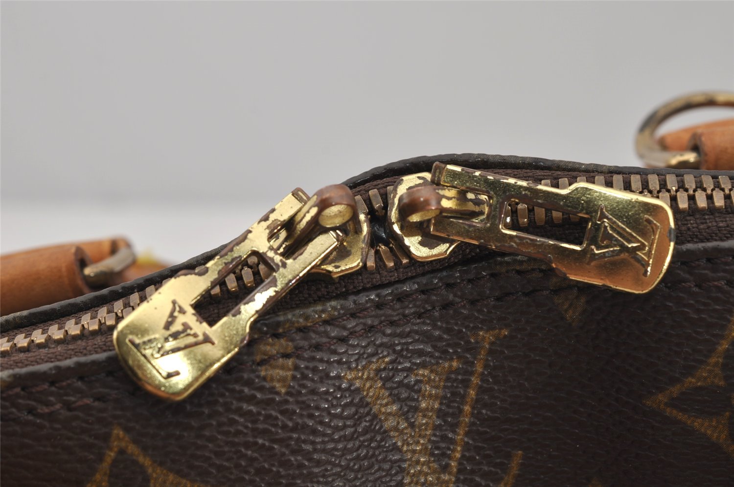 Authentic Louis Vuitton Monogram Alma Hand Bag Purse M51130 LV 5935J