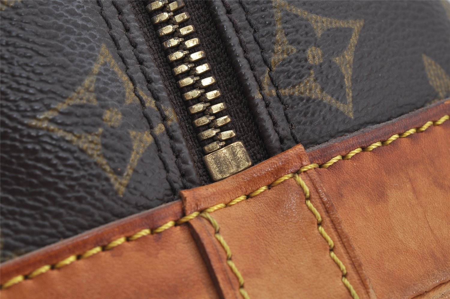 Authentic Louis Vuitton Monogram Alma Hand Bag Purse M51130 LV 5935J