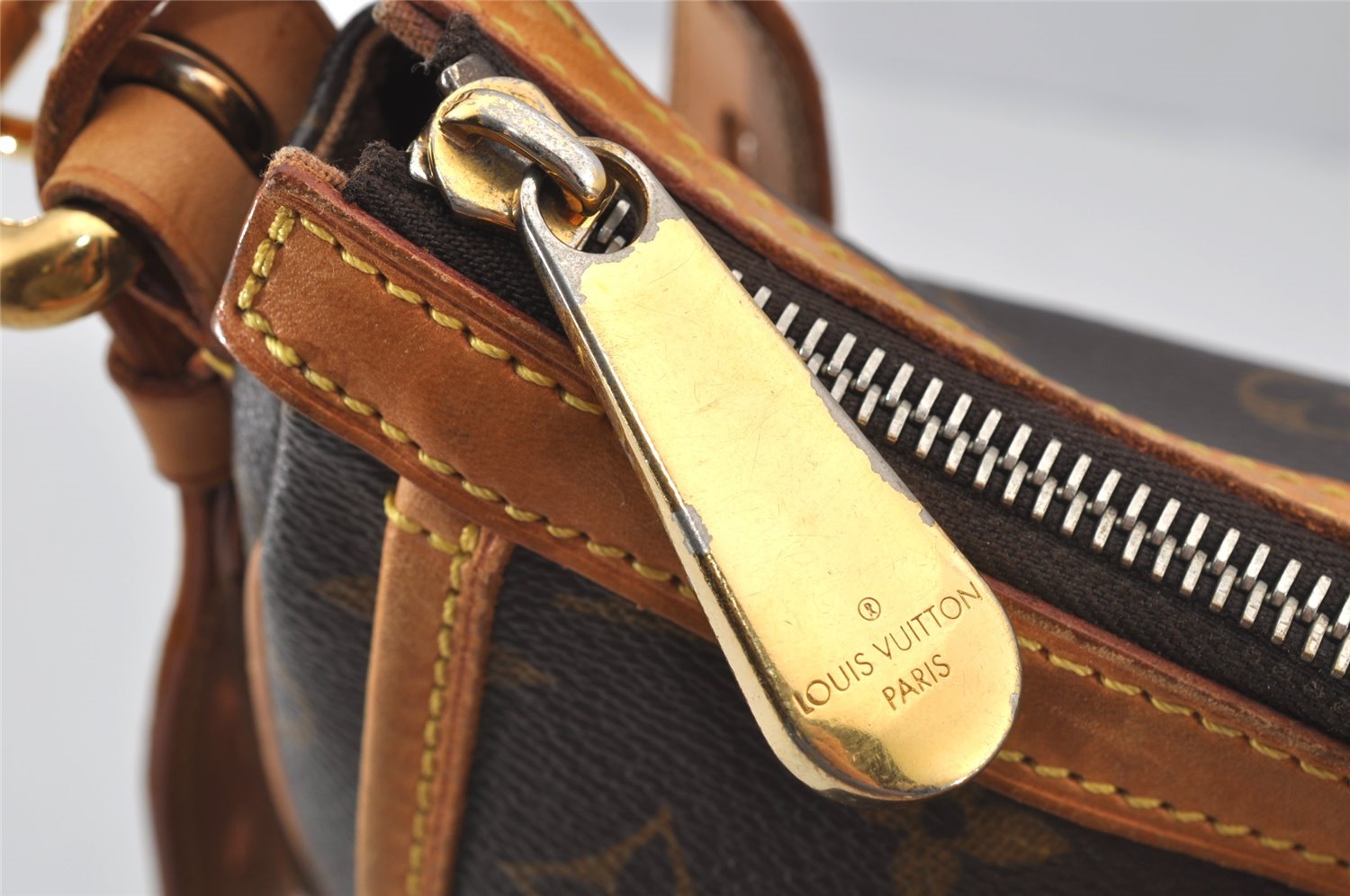 Authentic Louis Vuitton Monogram Tulum GM Shoulder Cross Bag M40075 LV 5938J