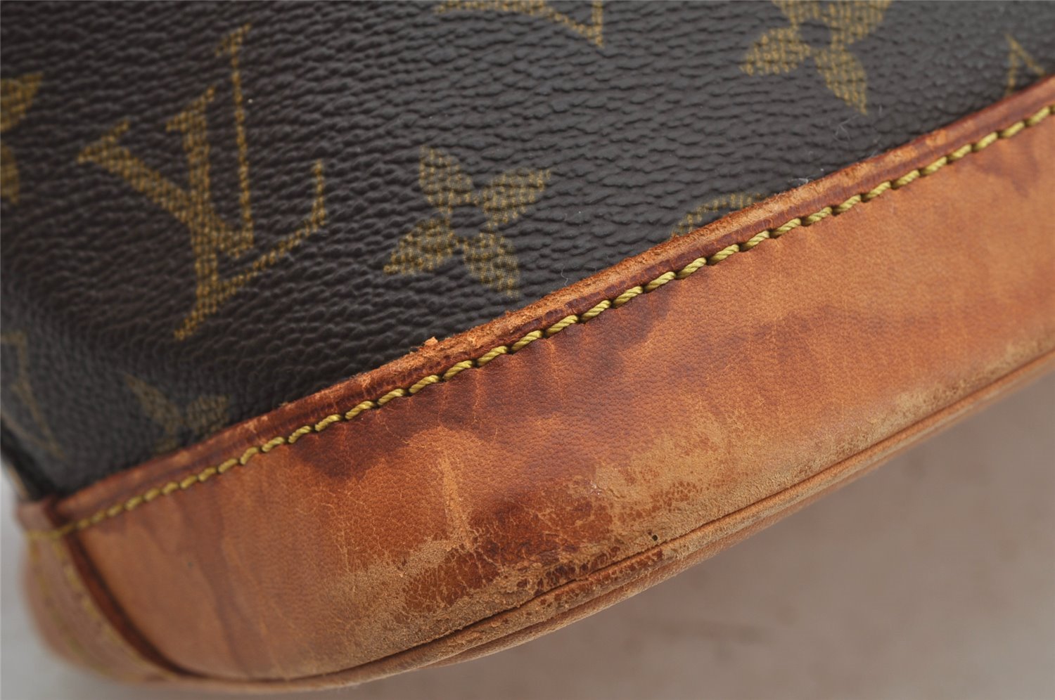 Authentic Louis Vuitton Monogram Alma Hand Bag Purse M51130 LV 5943J