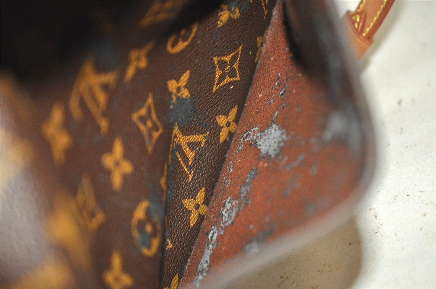 Authentic Louis Vuitton Monogram Saint Cloud GM M51242 Shoulder Cross Bag 5950J