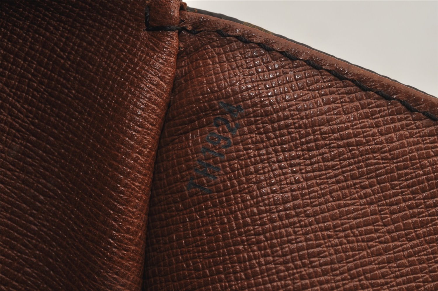 Authentic Louis Vuitton Monogram Saint Cloud GM M51242 Shoulder Cross Bag 5950J