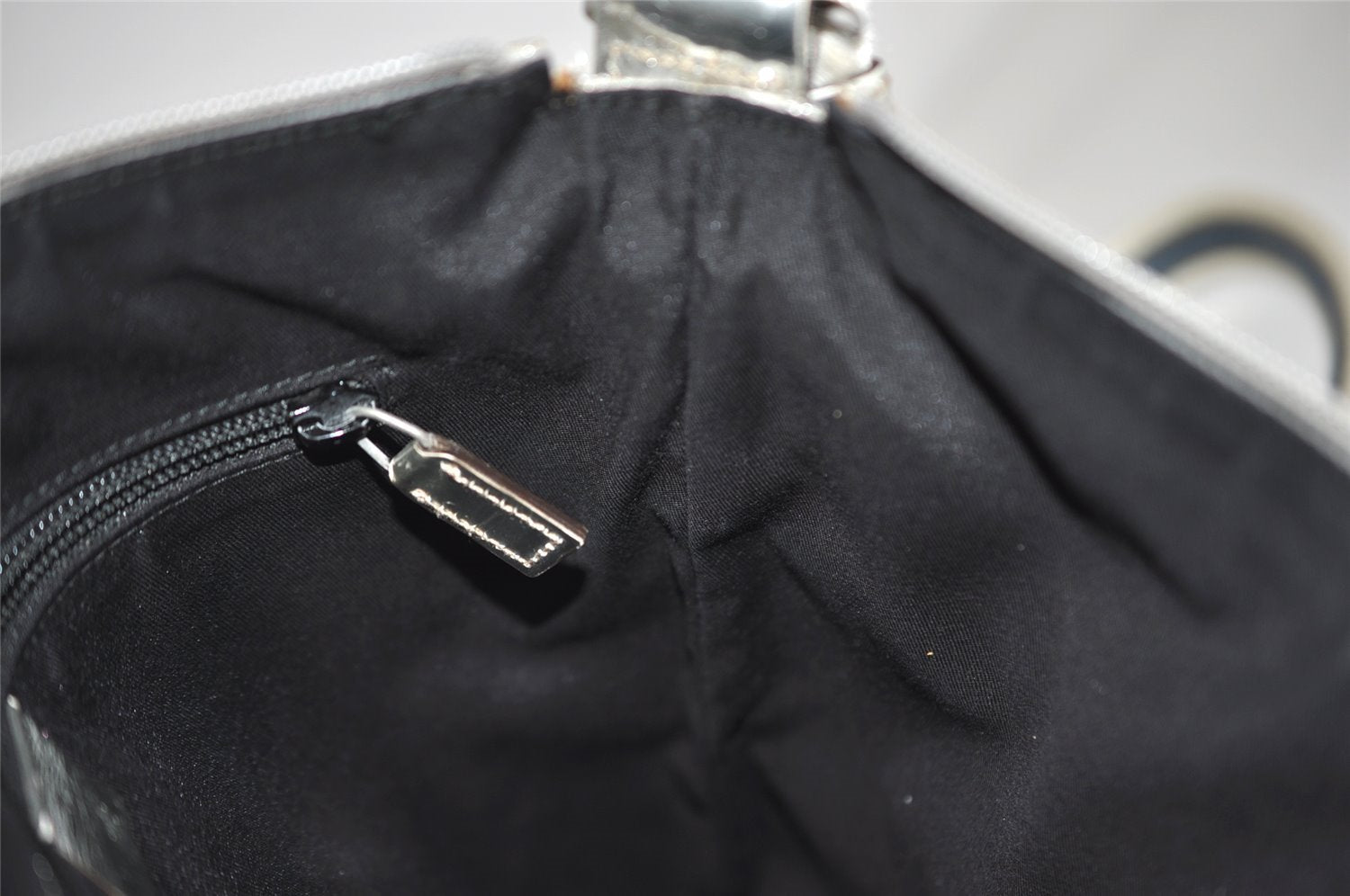 Authentic GUCCI Shoulder Cross Body Bag GG Canvas Leather 145857 Silver 5958J