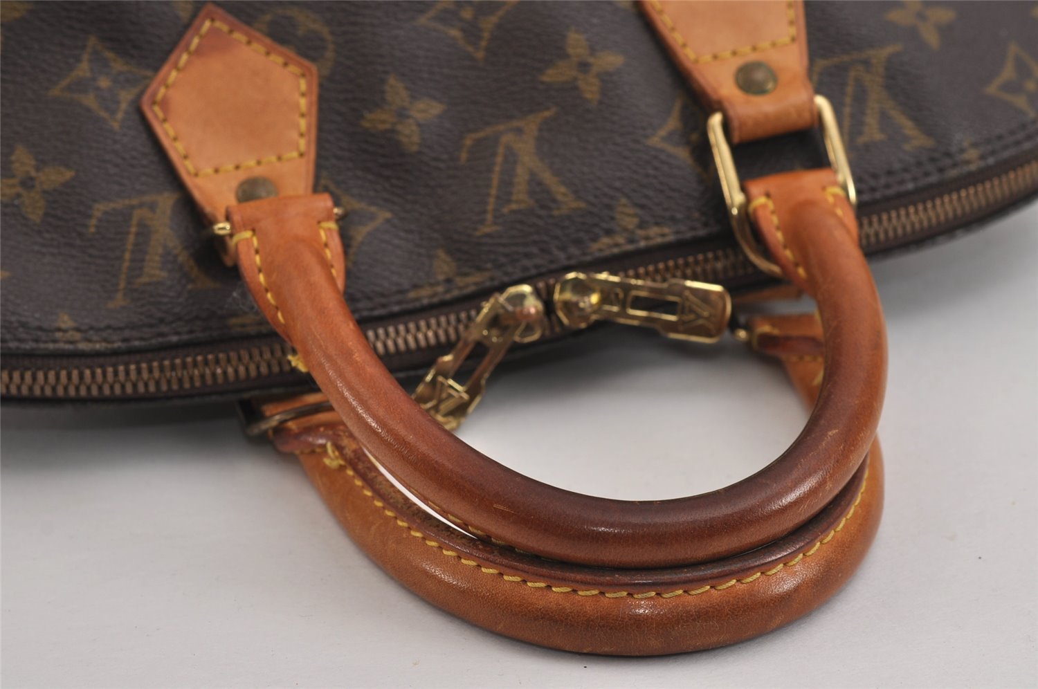 Authentic Louis Vuitton Monogram Alma Hand Bag Purse M51130 LV 5964J