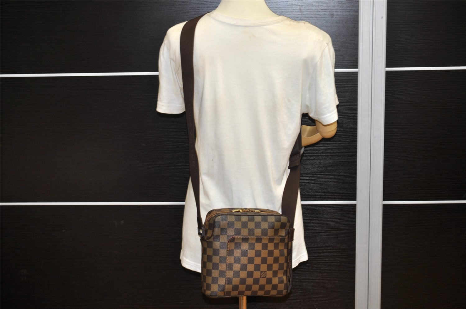 Authentic Louis Vuitton Damier Olav PM Shoulder Cross Body Bag N41442 LV 5985K