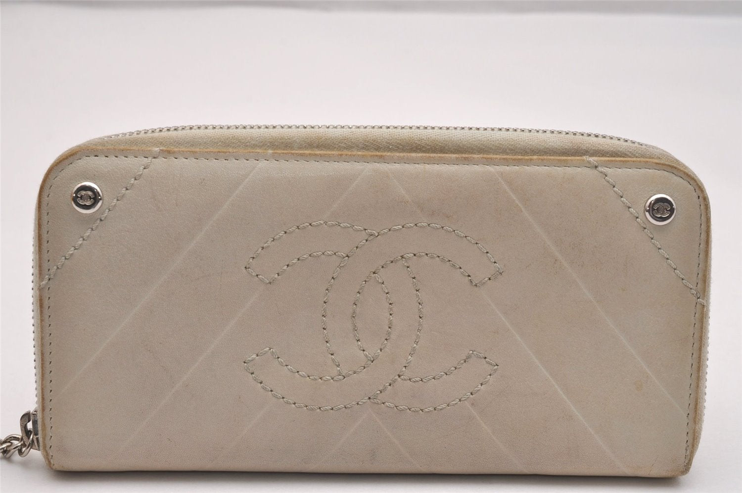 Authentic CHANEL Calf Skin V Stitch Vintage Long Wallet Purse White CC 5987J