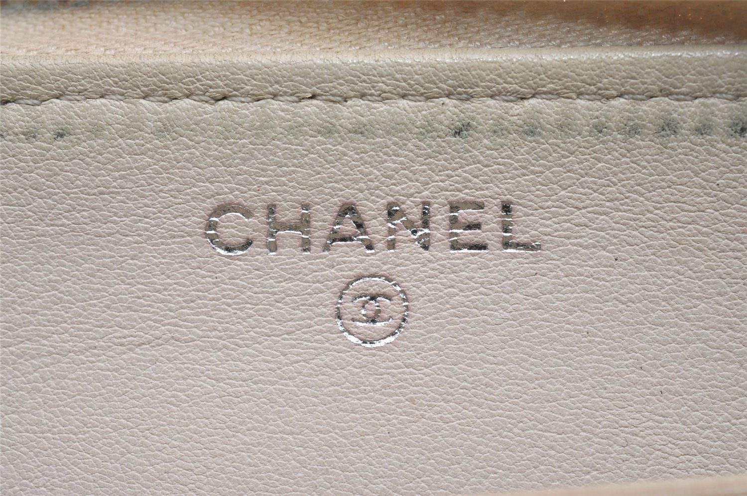 Authentic CHANEL Calf Skin V Stitch Vintage Long Wallet Purse White CC 5987J