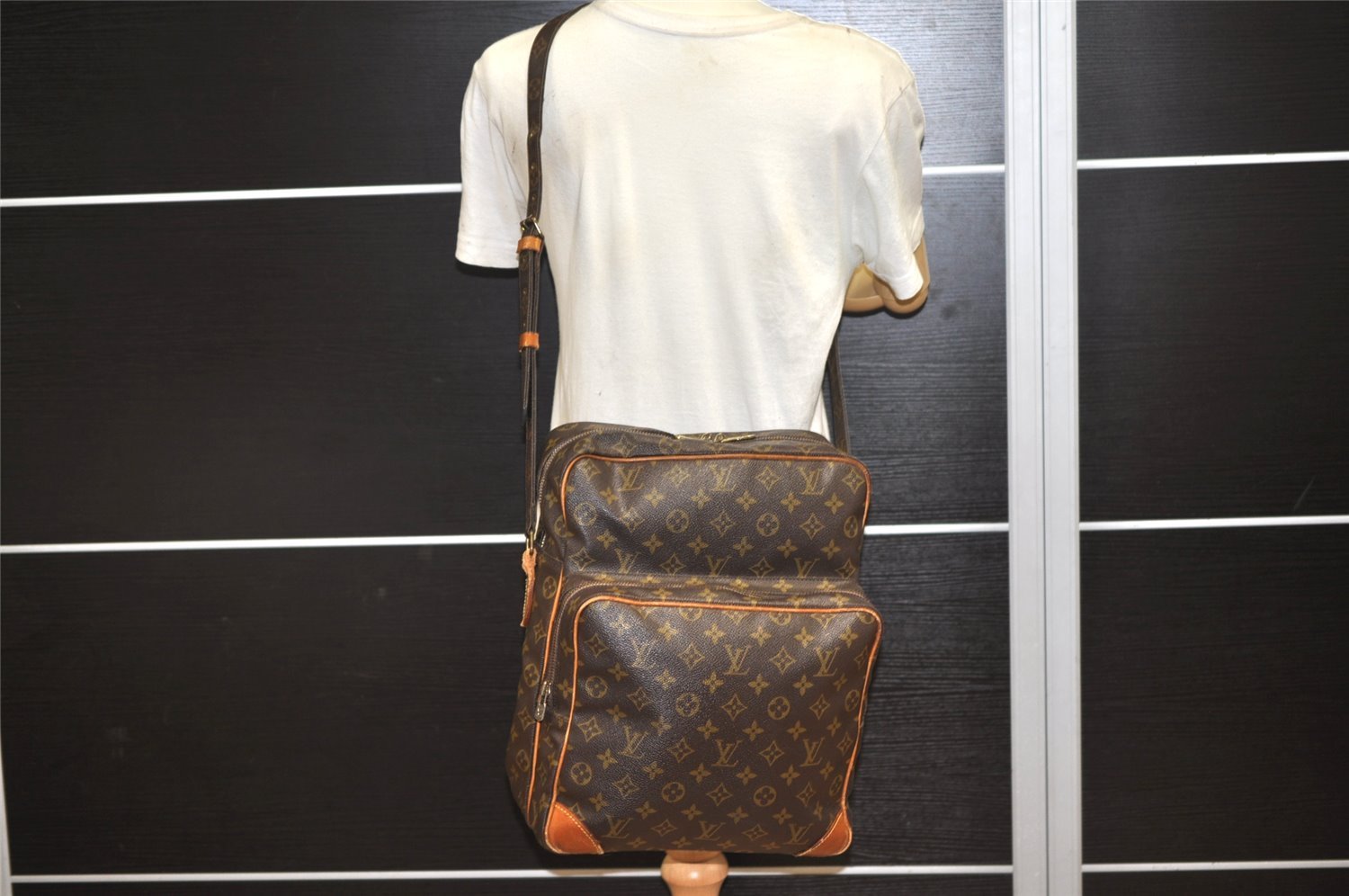 Authentic Louis Vuitton Monogram Amazone GM Shoulder Cross Body Bag LV 5996K