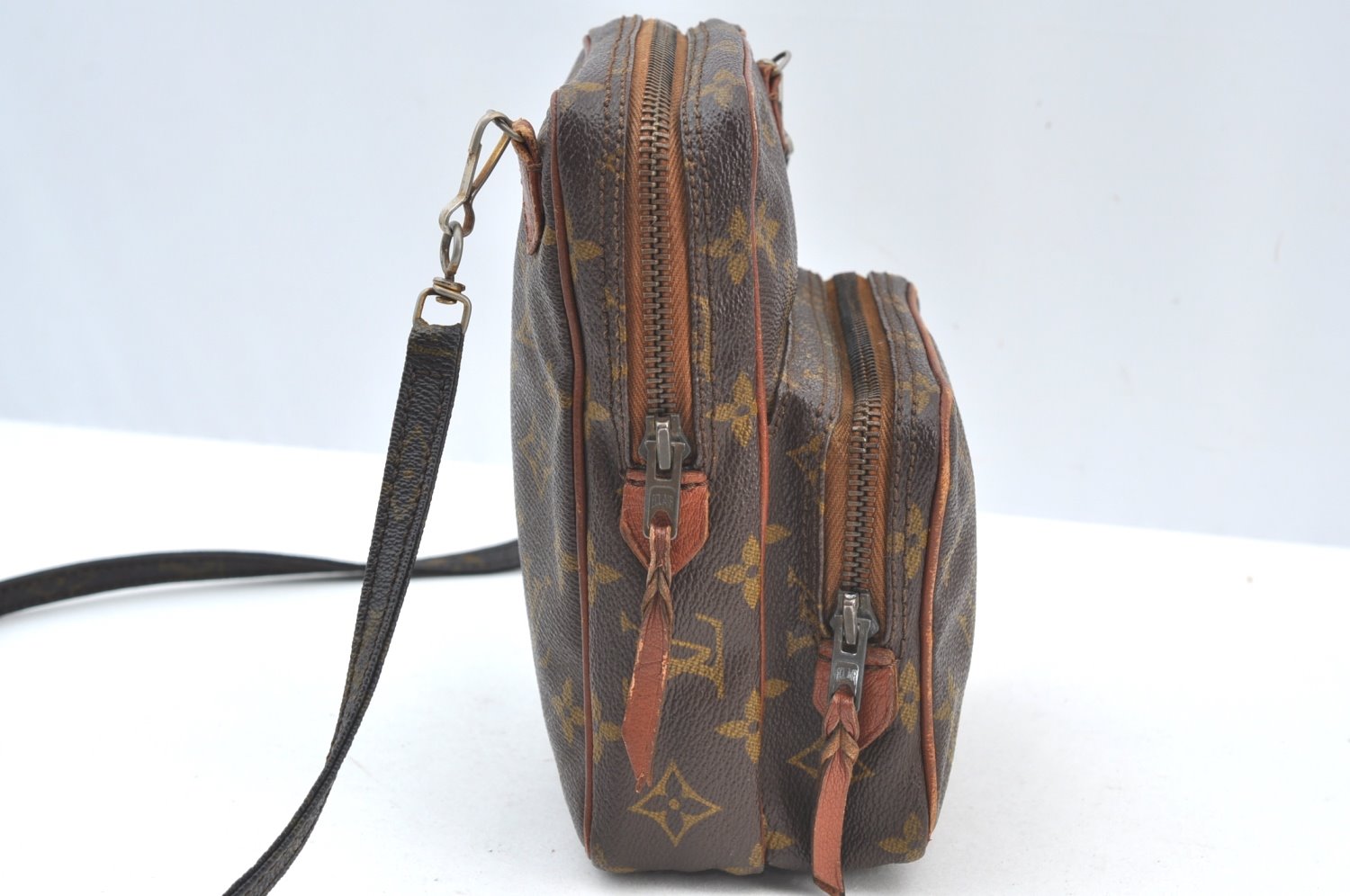 Authentic Louis Vuitton Monogram Amazone Shoulder Cross Body Bag Old Model 5997H