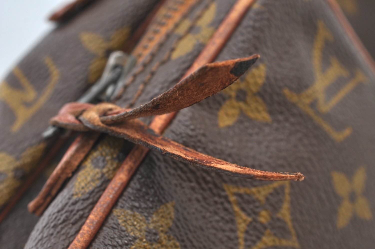 Authentic Louis Vuitton Monogram Amazone Shoulder Cross Body Bag Old Model 5997H