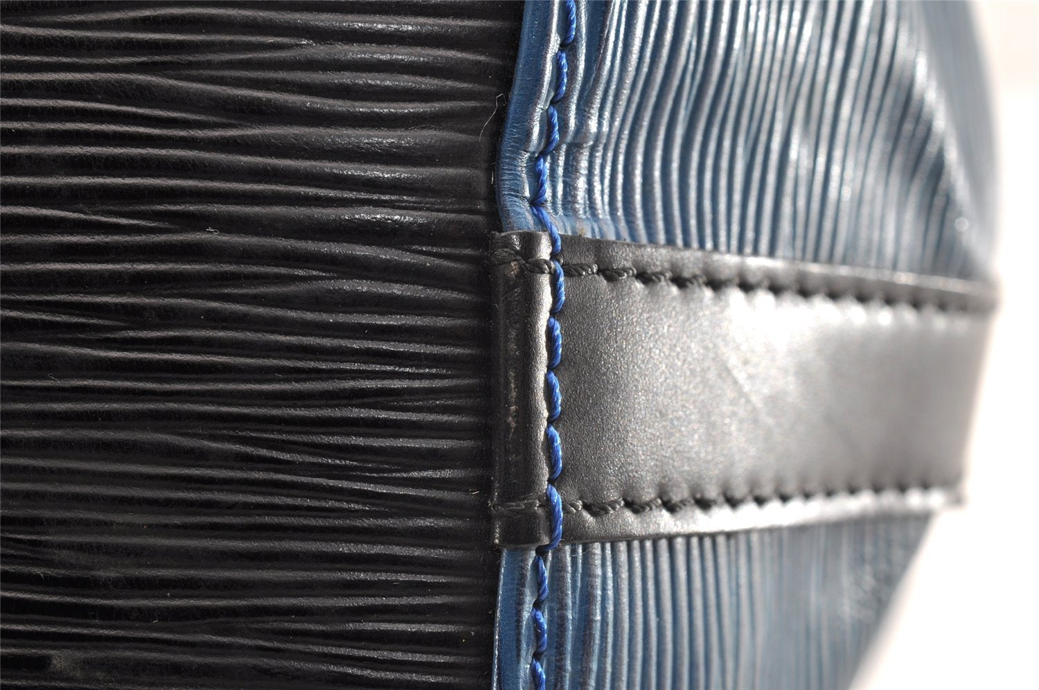 Authentic Louis Vuitton Epi Petit Noe Bi-color Blue x Black Drawstring Bag 6001I