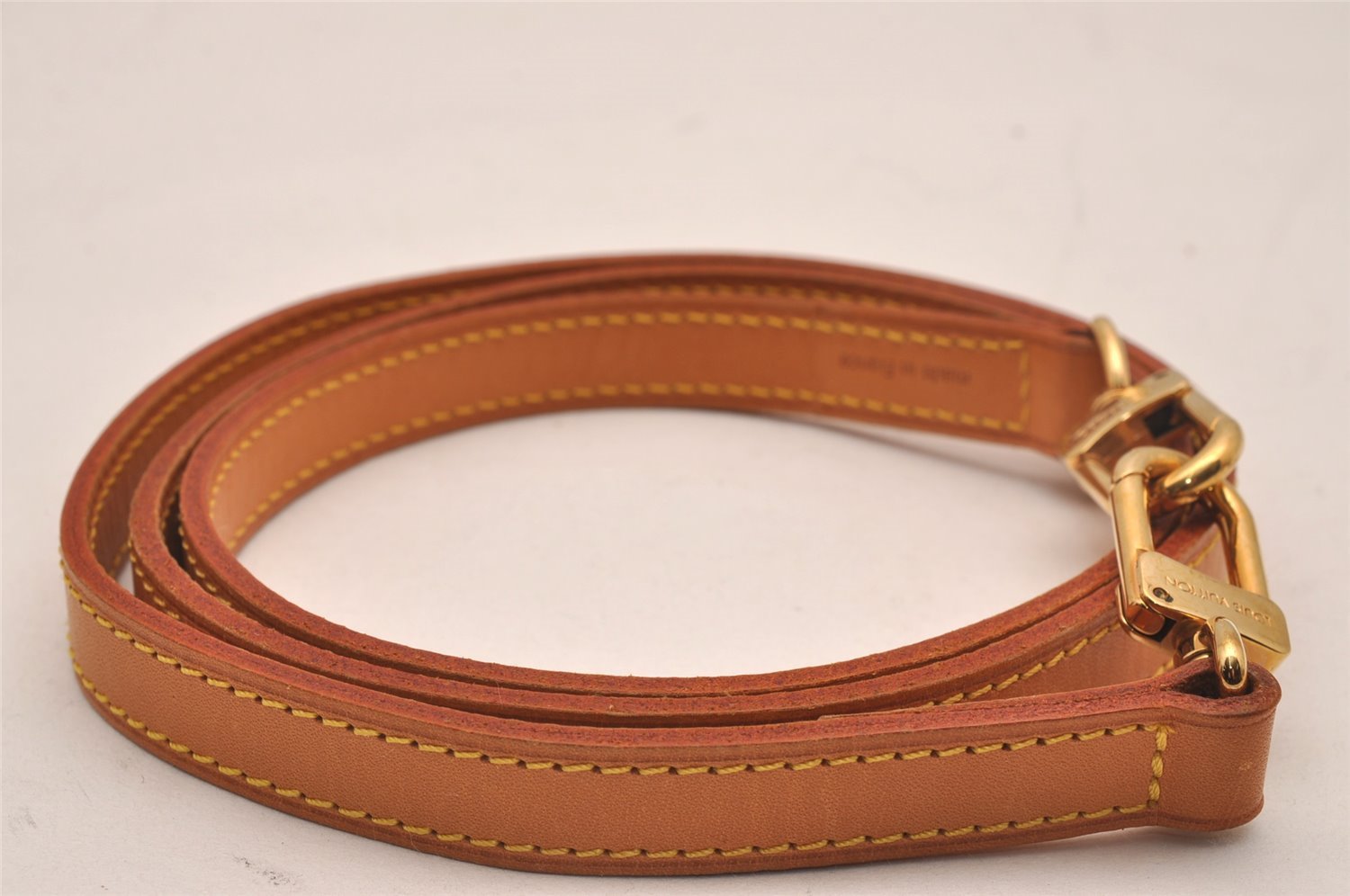 Authentic Louis Vuitton Leather Shoulder Strap Beige 46.9