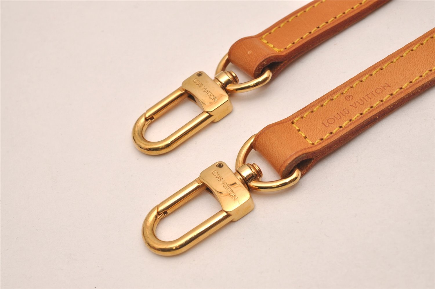 Authentic Louis Vuitton Leather Shoulder Strap Beige 46.9