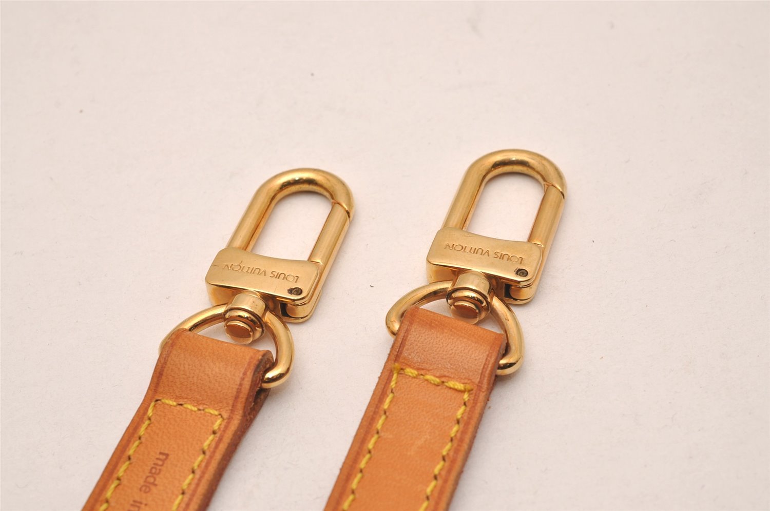 Authentic Louis Vuitton Leather Shoulder Strap Beige 46.9