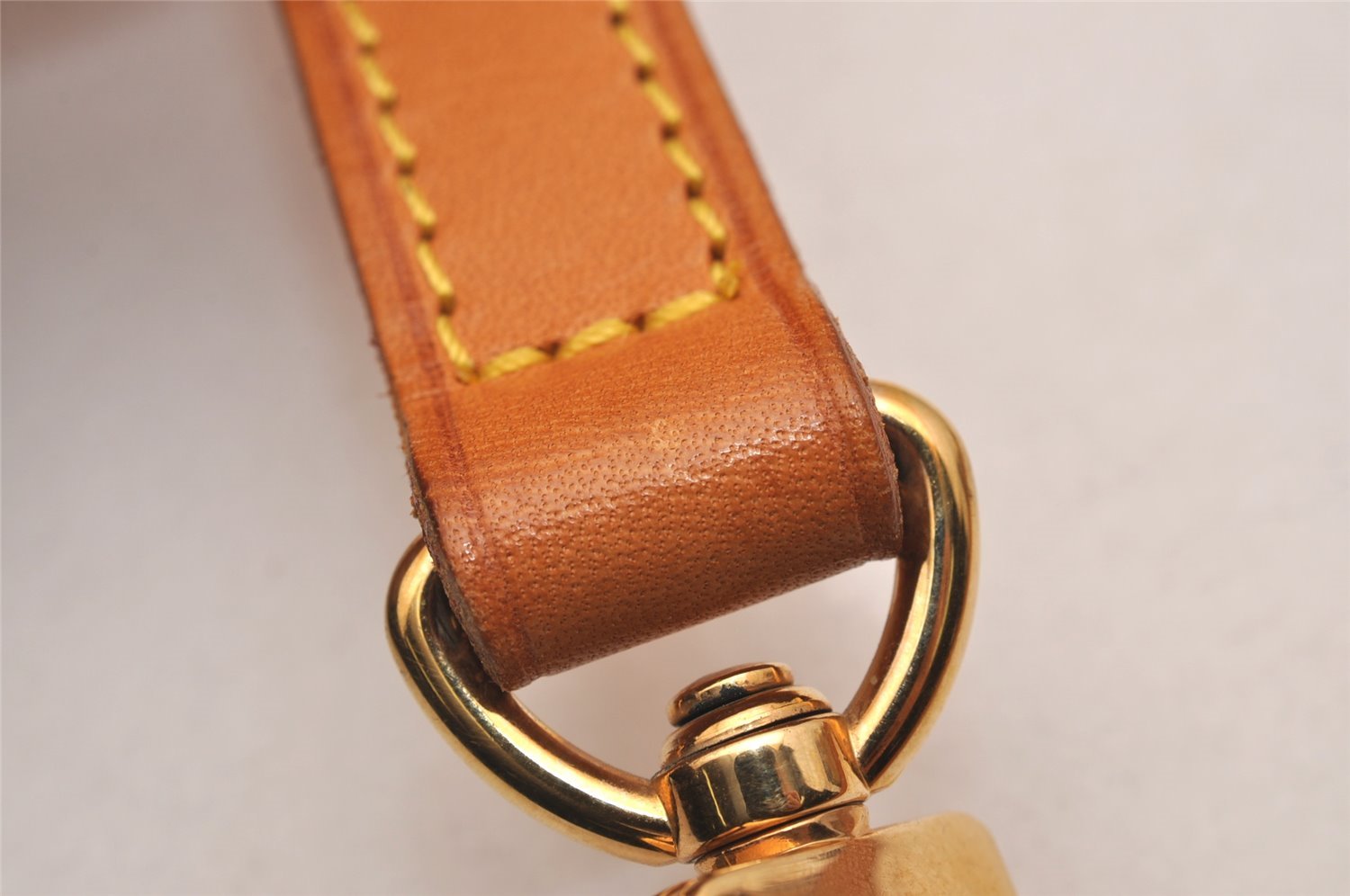 Authentic Louis Vuitton Leather Shoulder Strap Beige 46.9