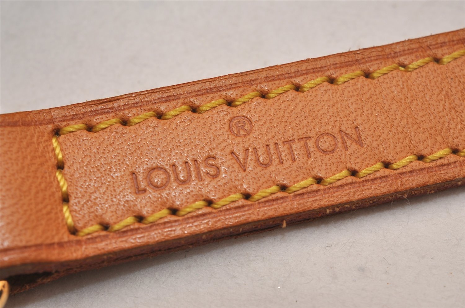 Authentic Louis Vuitton Leather Shoulder Strap Beige 46.9