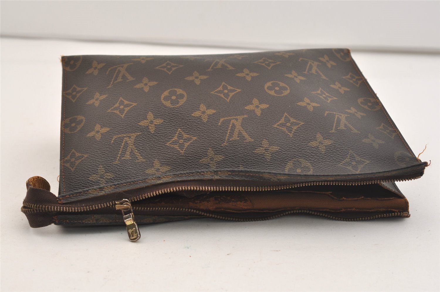 Authentic Louis Vuitton Monogram Poche Toilette 26 Pouch Old Model Junk 6026J