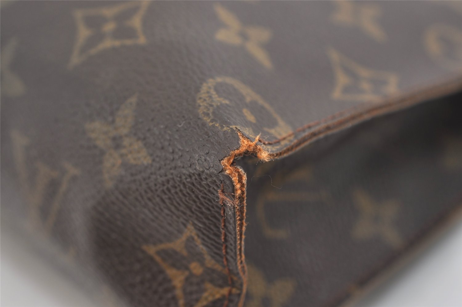 Authentic Louis Vuitton Monogram Poche Toilette 26 Pouch Old Model Junk 6026J