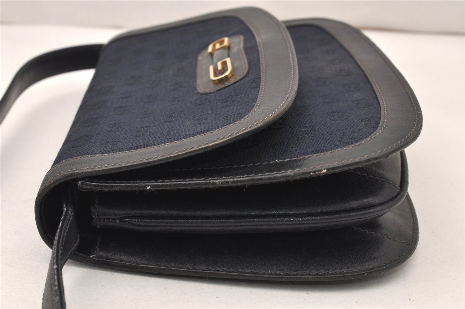 Authentic GUCCI Shoulder Cross Body Bag Purse GG Canvas Leather Navy 6027K
