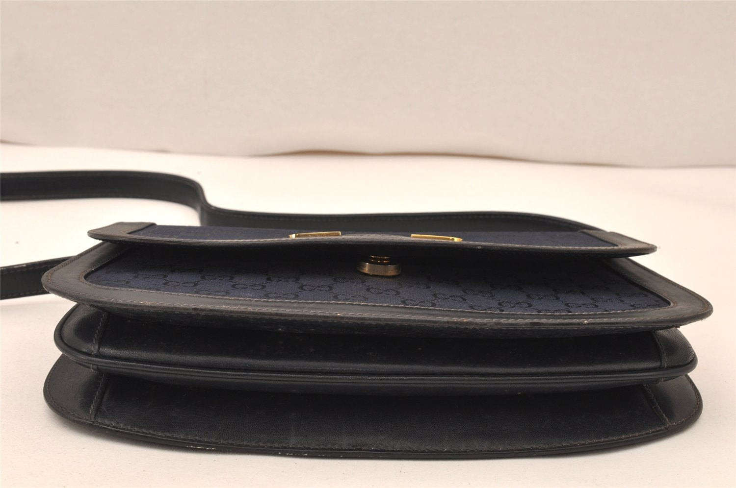Authentic GUCCI Shoulder Cross Body Bag Purse GG Canvas Leather Navy 6027K