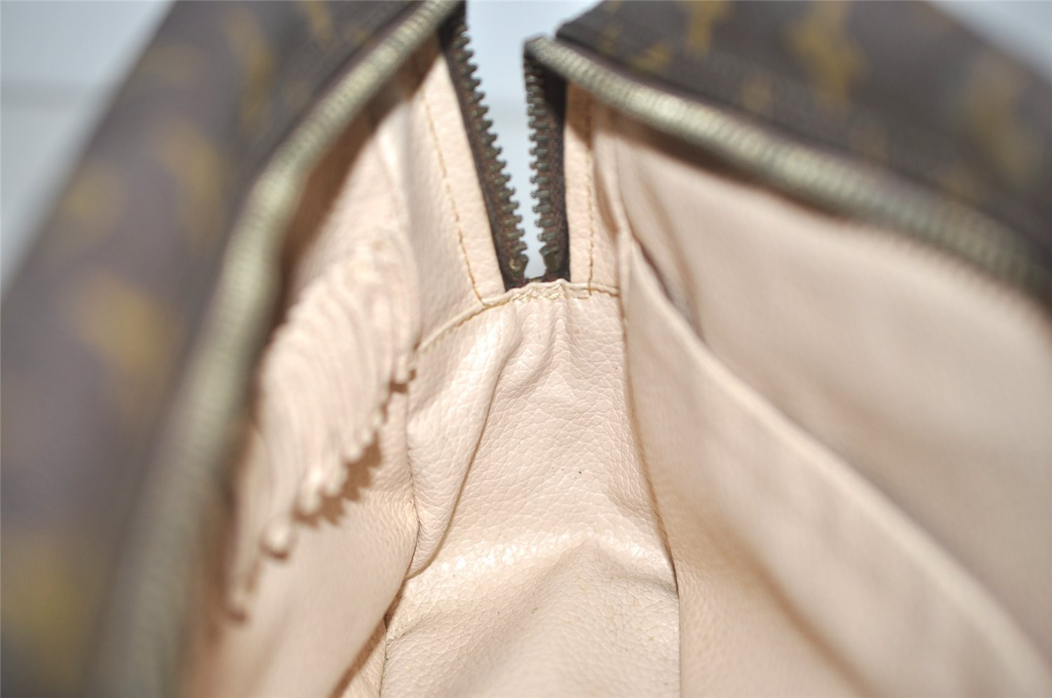 Authentic Louis Vuitton Monogram Trousse Toilette 28 Clutch Bag M47522 LV 6031J