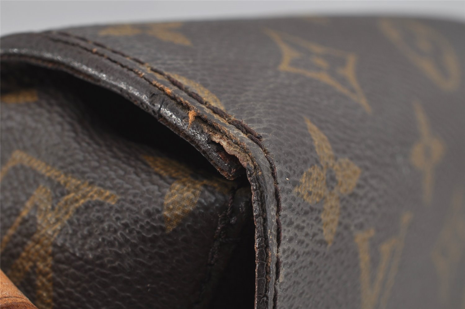 Authentic Louis Vuitton Monogram Saint Cloud GM M51242 Shoulder Cross Bag 6033J