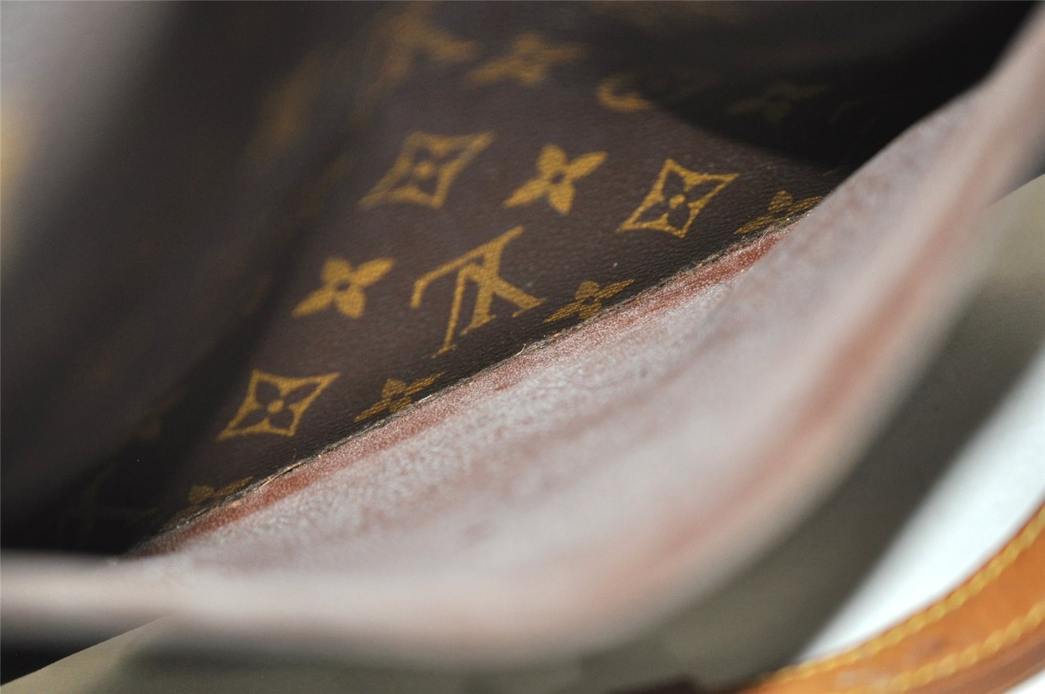 Authentic Louis Vuitton Monogram Saint Cloud GM M51242 Shoulder Cross Bag 6033J