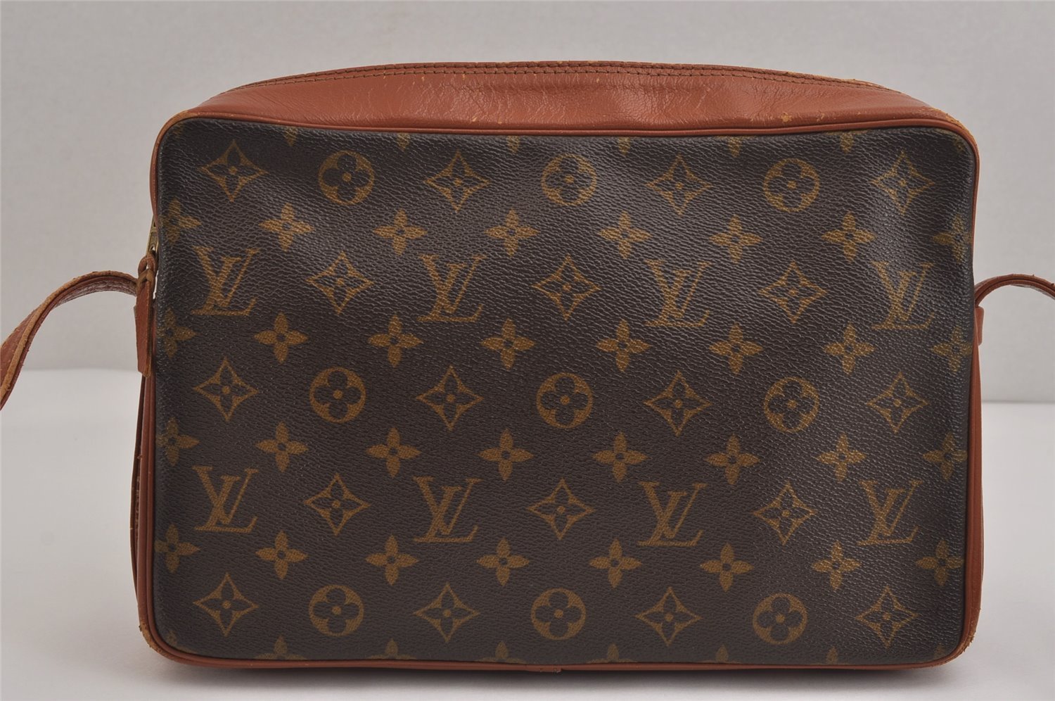 Authentic Louis Vuitton Monogram Sac Bandouliere 30 Shoulder Bag Old Model 6034J