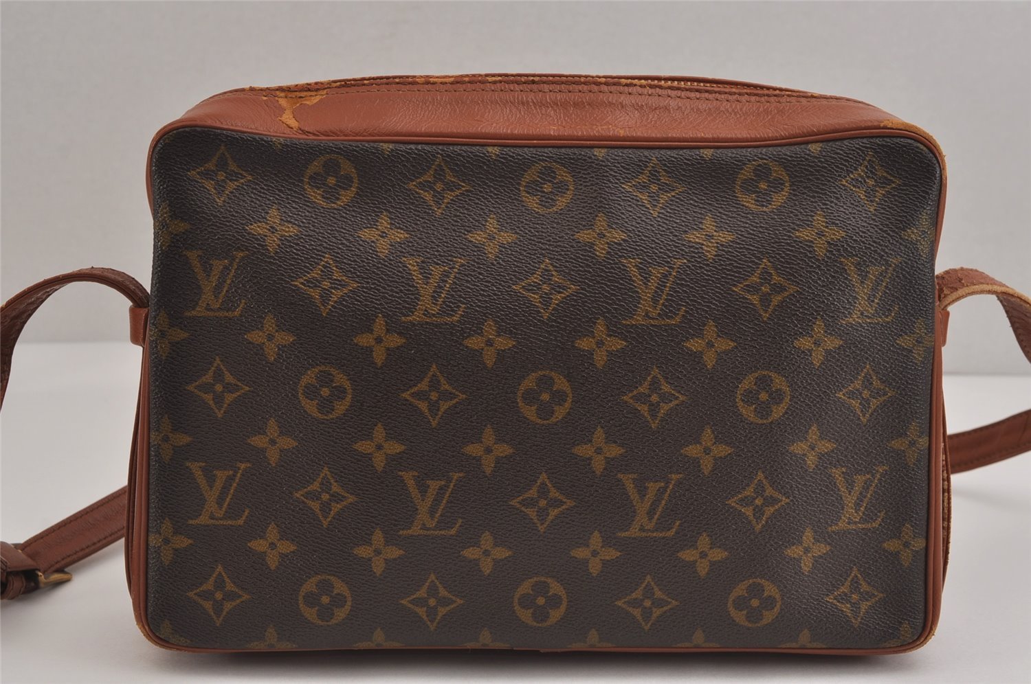 Authentic Louis Vuitton Monogram Sac Bandouliere 30 Shoulder Bag Old Model 6034J
