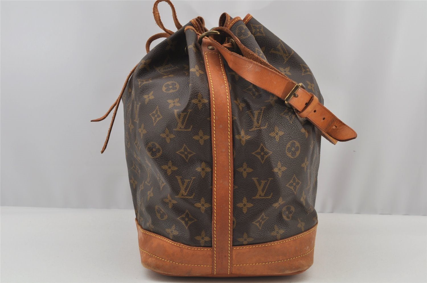 Authentic Louis Vuitton Monogram Noe Shoulder Drawstring Bag M42224 LV 6039J