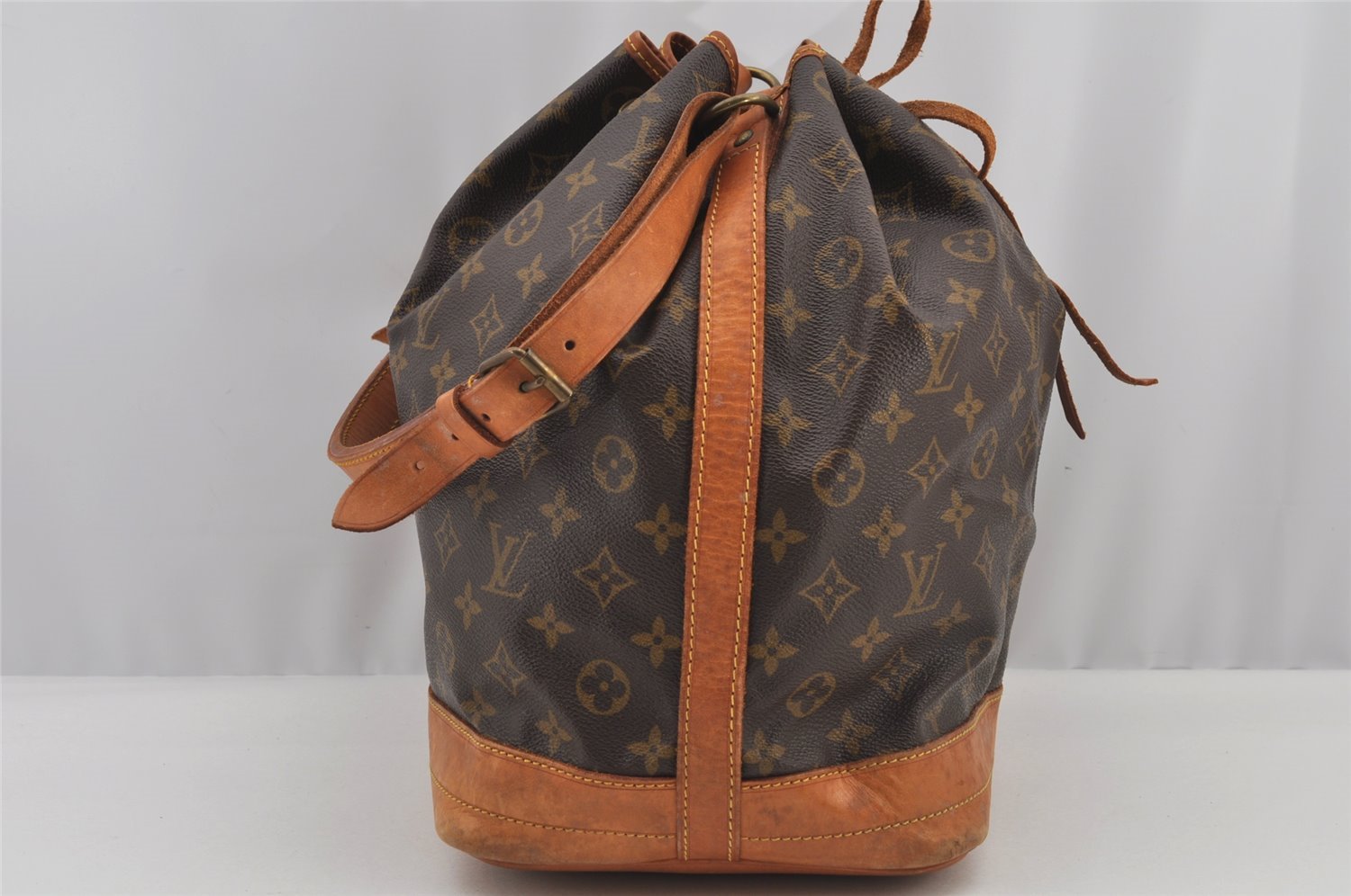 Authentic Louis Vuitton Monogram Noe Shoulder Drawstring Bag M42224 LV 6039J