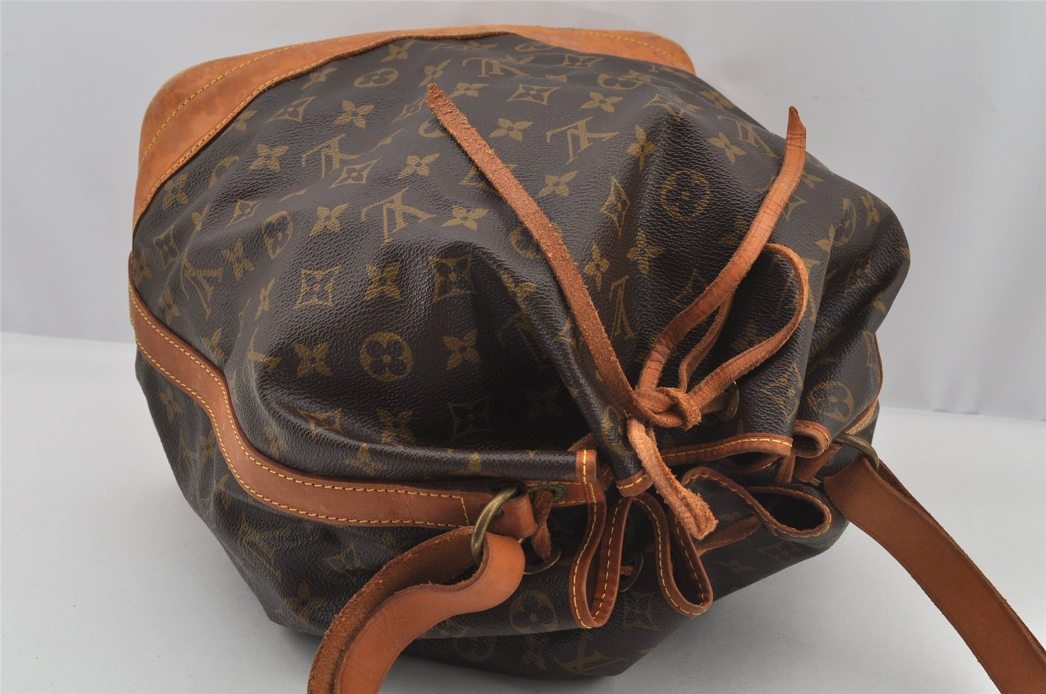 Authentic Louis Vuitton Monogram Noe Shoulder Drawstring Bag M42224 LV 6039J