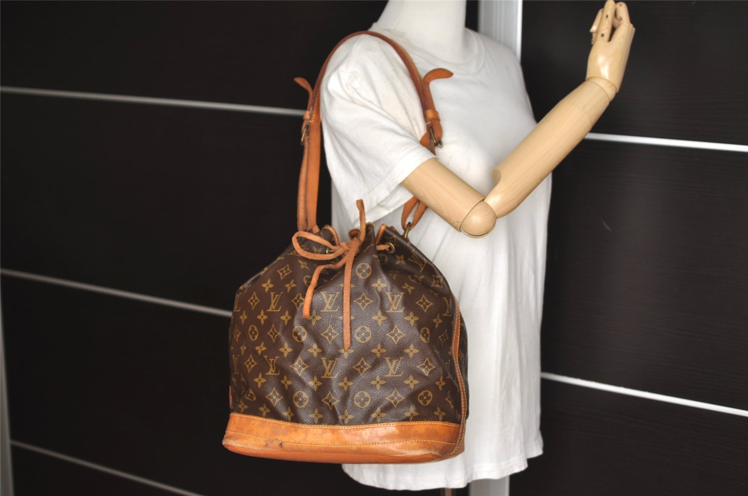 Authentic Louis Vuitton Monogram Noe Shoulder Drawstring Bag M42224 LV 6039J