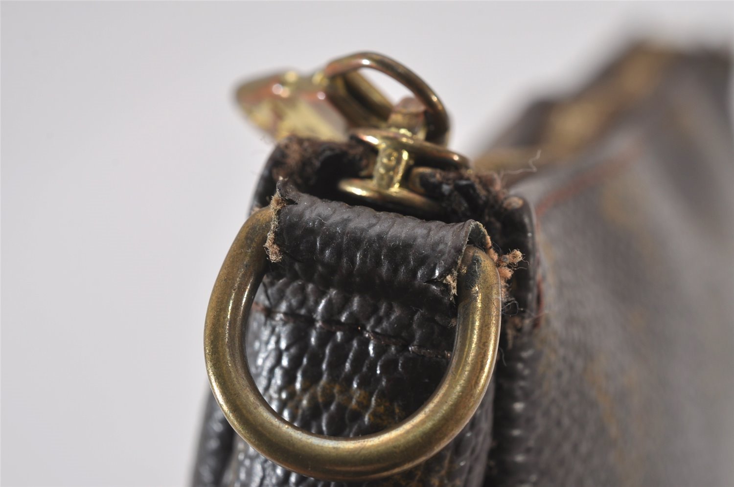 Authentic Louis Vuitton Monogram Pochette Accessoires Shoulder Cross Pouch 6040I